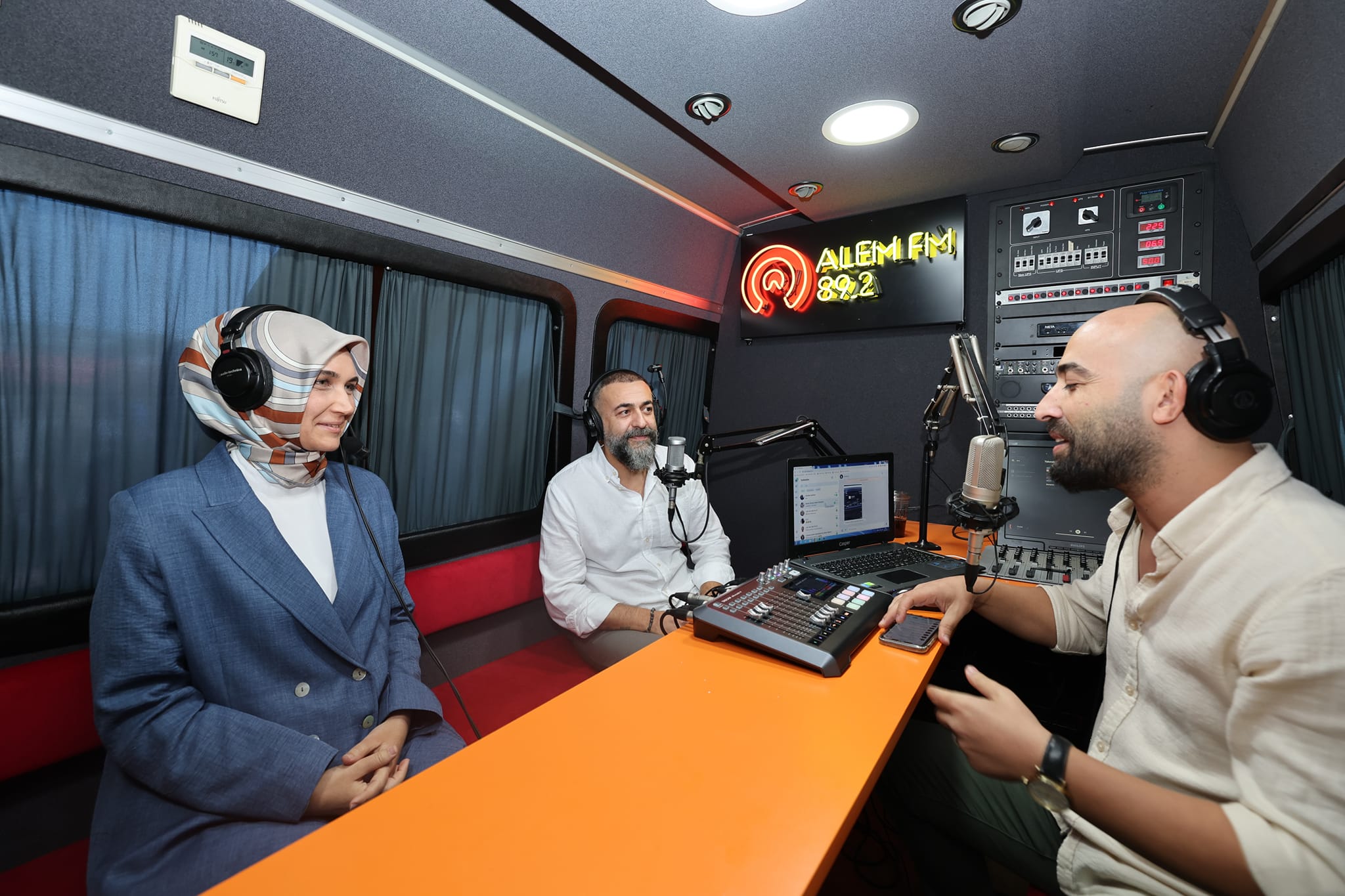VALİ YİĞİTBAŞI ALEM FM’İN CANLI KONUĞU OLDU