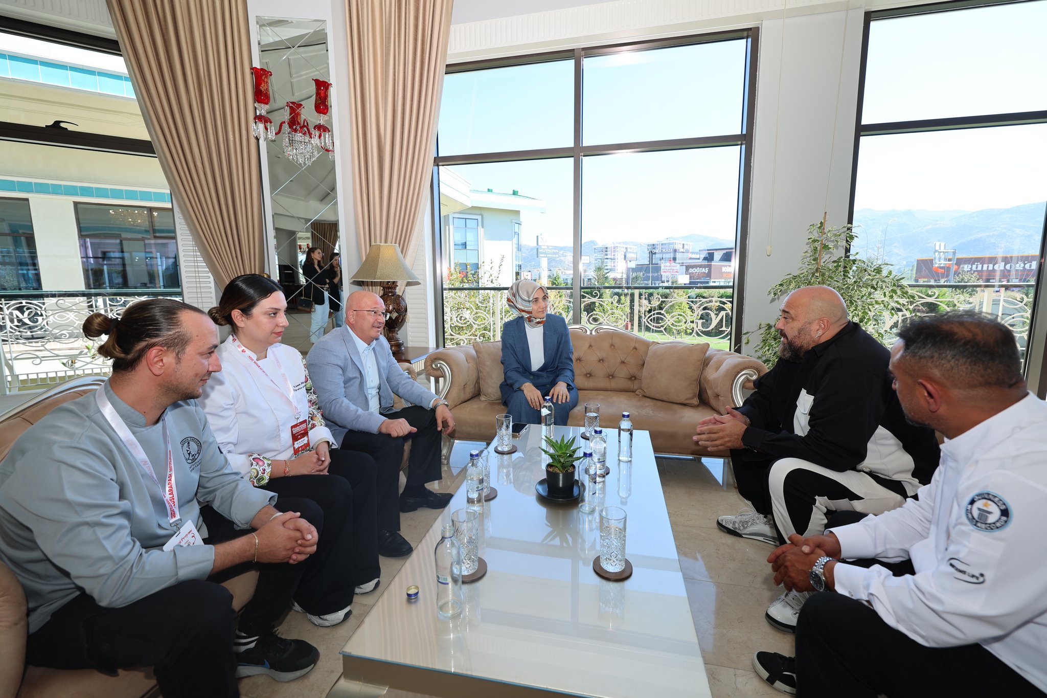VALİ YİĞİTBAŞI İLE ŞEF SOMER SİVRİKAYA BİR ARAYA GELDİ