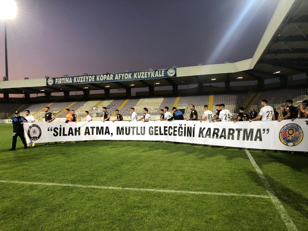 'SİLAH ATMA, MUTLU GELECEĞİNİ KARARTMA'