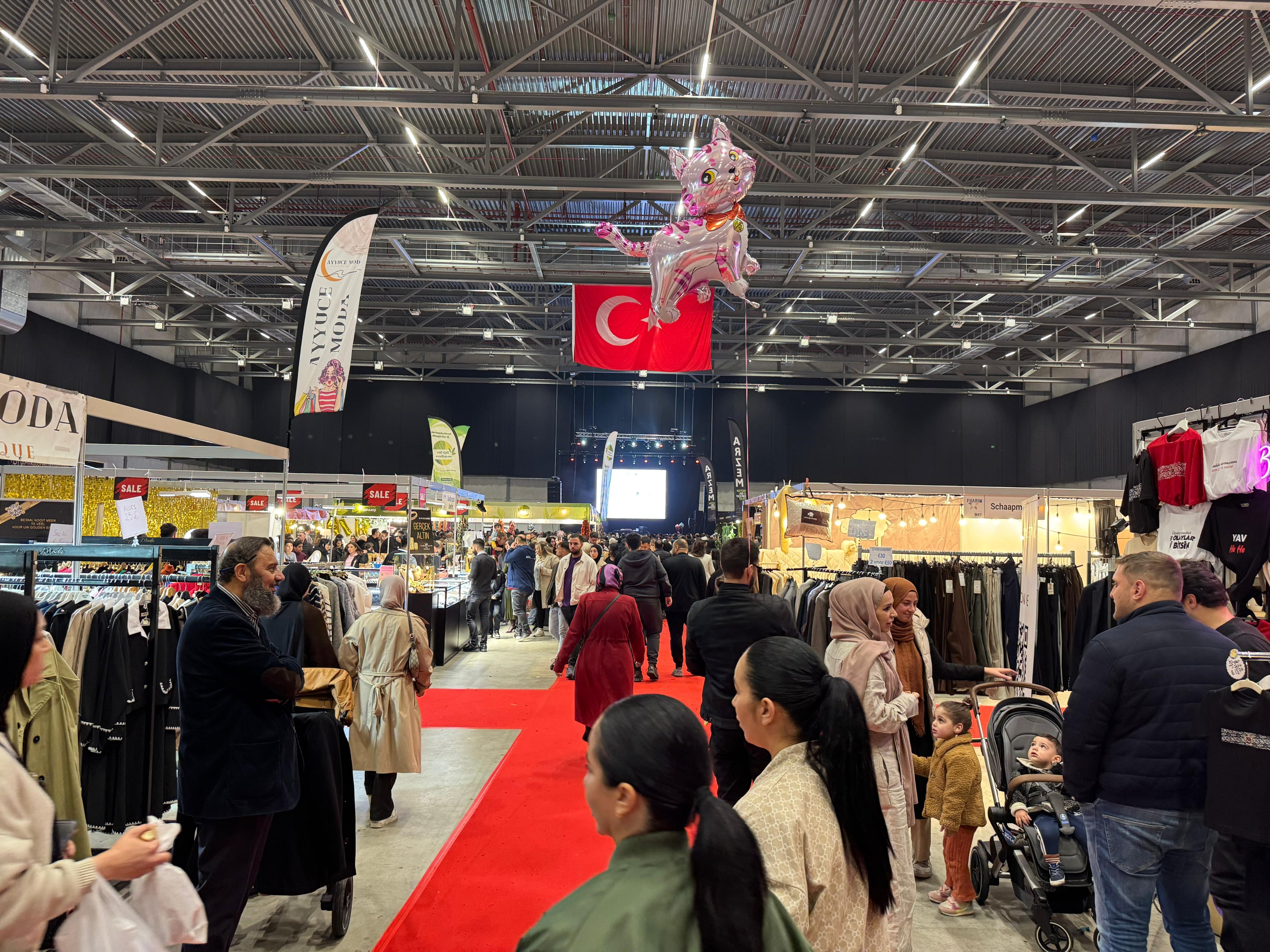 Afyonkarahisar’ın Kültürel Mirası Hollanda’da Tanıtıldı: ‘Fuarım’ Etkinliğinde Afyonkarahisar Standına Yoğun İlgi