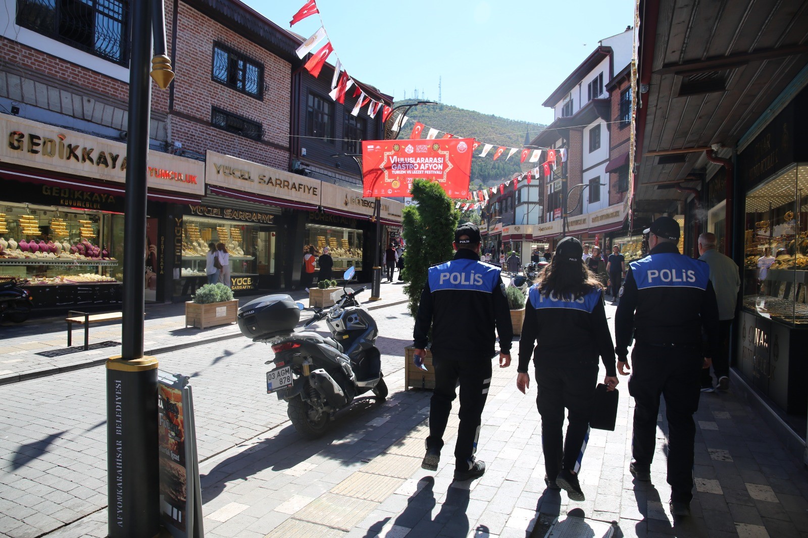 “Suç mağduru olmamaları için”  Polis ekipleri dolandırıcılara karşı vatandaşları uyardı