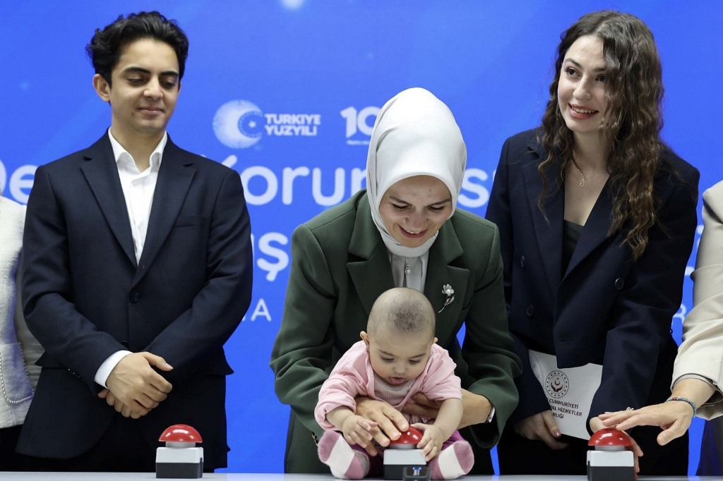 BAKAN GÖKTAŞ'TAN ATANAN GENÇLERE TAM DESTEK