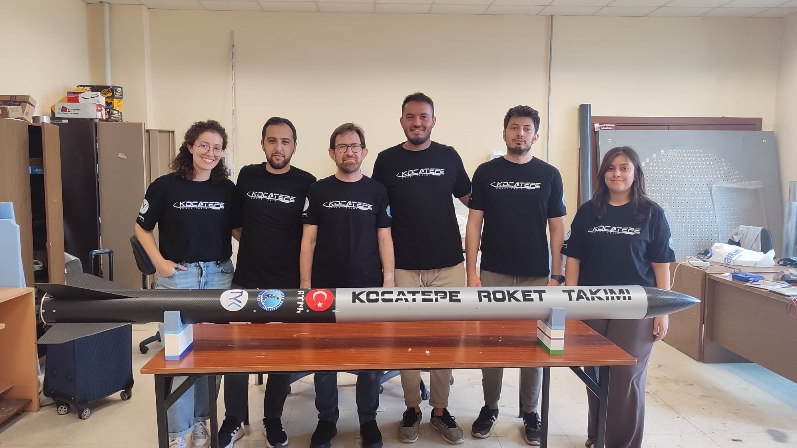 REKTÖR KARAKAŞ ROKET TAKIMINI TEBRİK ETTİ
