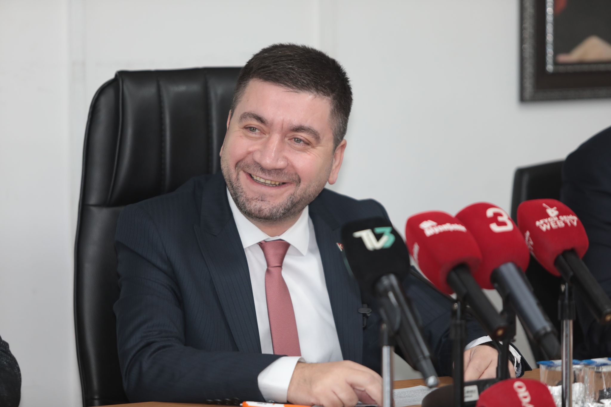 BAŞKAN SEVİM: "AFYONKARAHİSAR BELEDİYESİ LİYAKATLE Mİ YOKSA ZORBALIKLA MI YÖNETİLECEK?"
