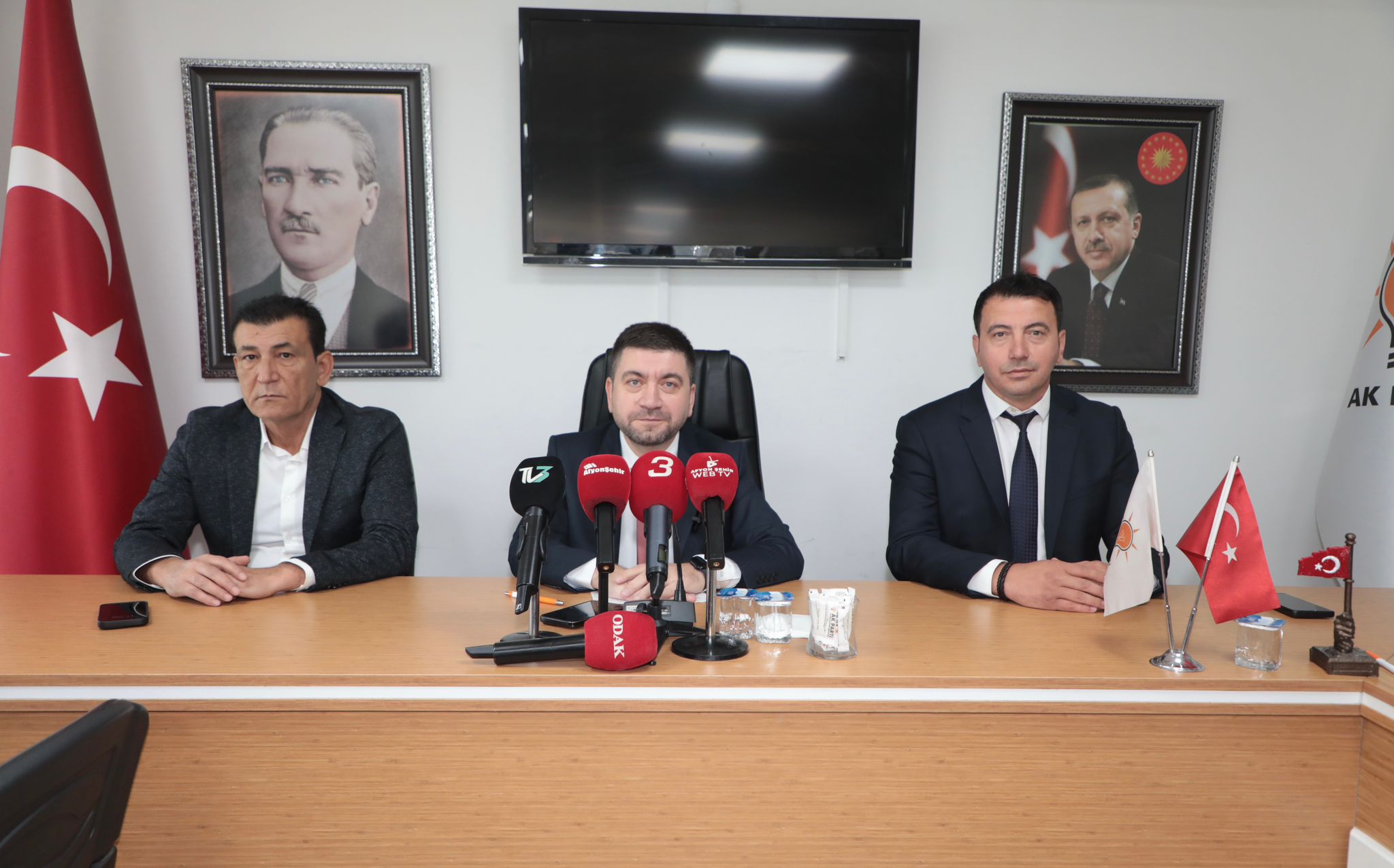 BAŞKAN SEVİM: "AFYONKARAHİSAR BELEDİYESİ LİYAKATLE Mİ YOKSA ZORBALIKLA MI YÖNETİLECEK?"