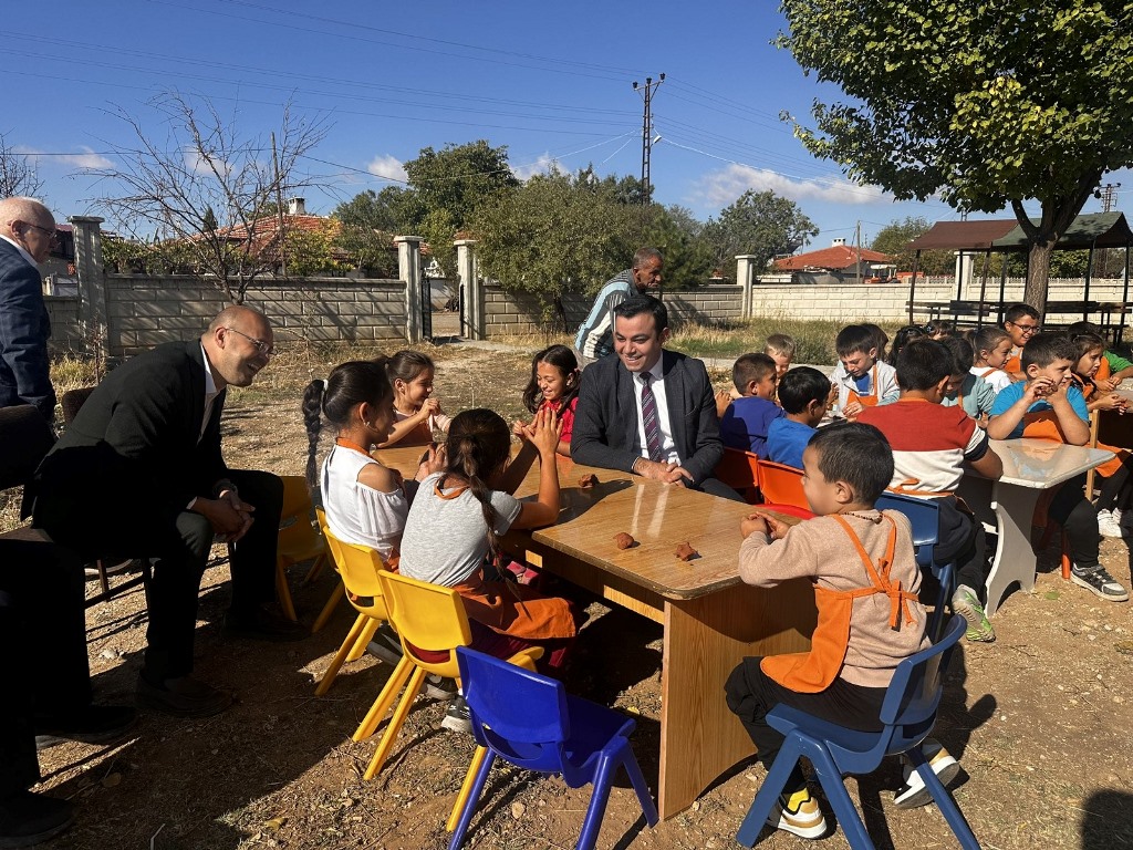 BAŞKAN HALİS VE MÜDÜR ÇELİK ÖĞRENCİLERLE BULUŞTU