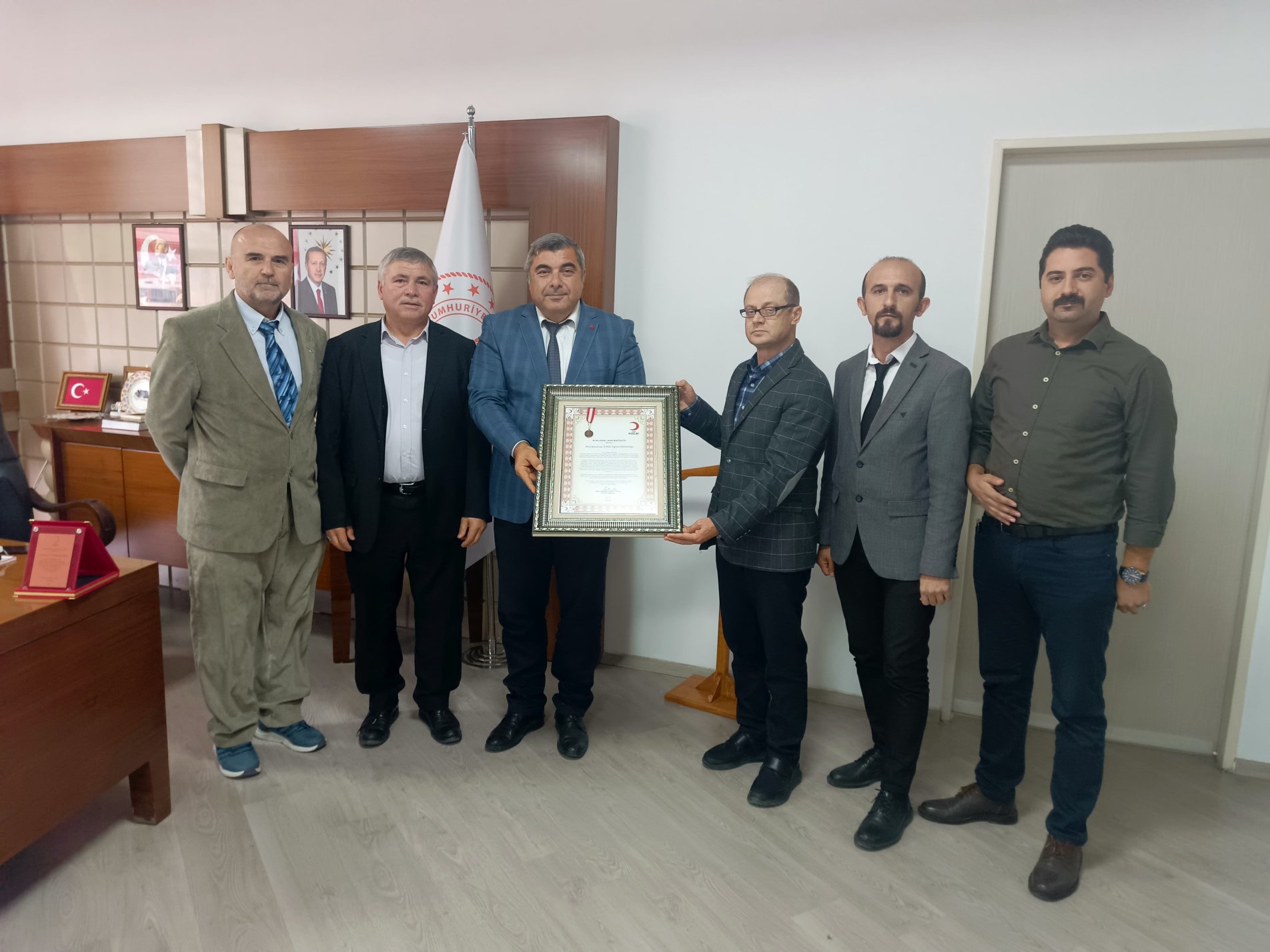 Bir Başarı Plaketi De Türk Kızılay'ından Geldi