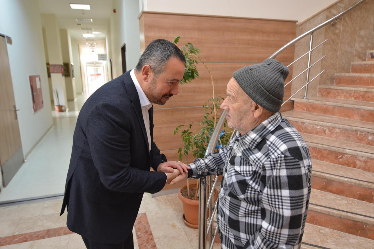Sandıklı Kaymakamı ve Belediye Başkanı’ndan Huzurevine Anlamlı Ziyaret