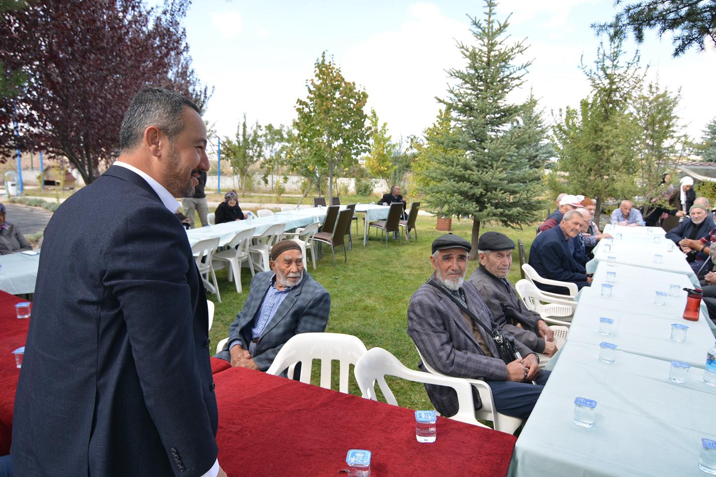 Sandıklı Kaymakamı ve Belediye Başkanı’ndan Huzurevine Anlamlı Ziyaret