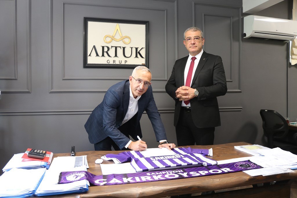 ARTUK ŞİRKETLER GRUBU, ÇAKIRKÖYSPOR'A SPONSOR OLDU