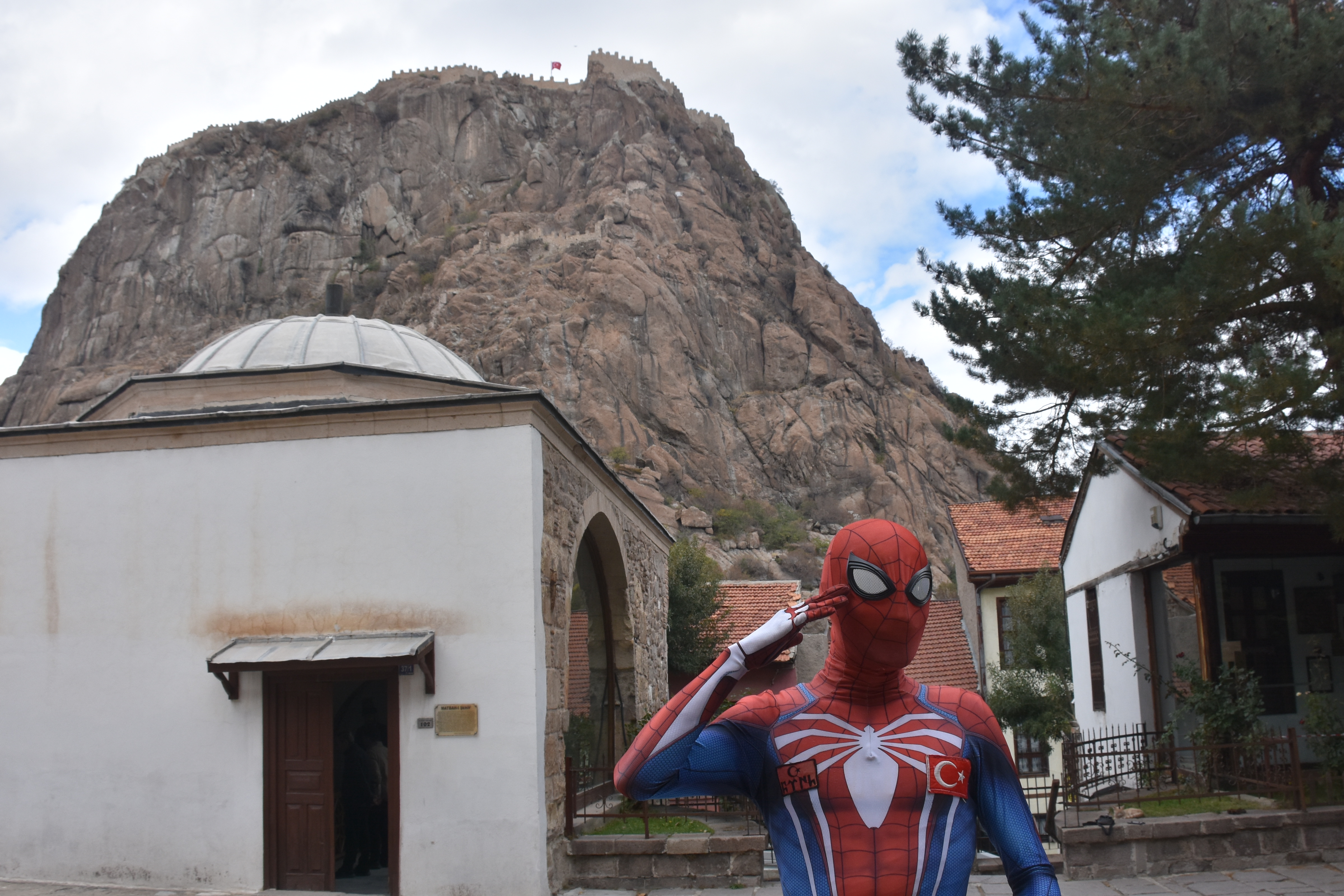 "Örümcek Adam" Afyonkarahisar'da çocuklarla buluştu