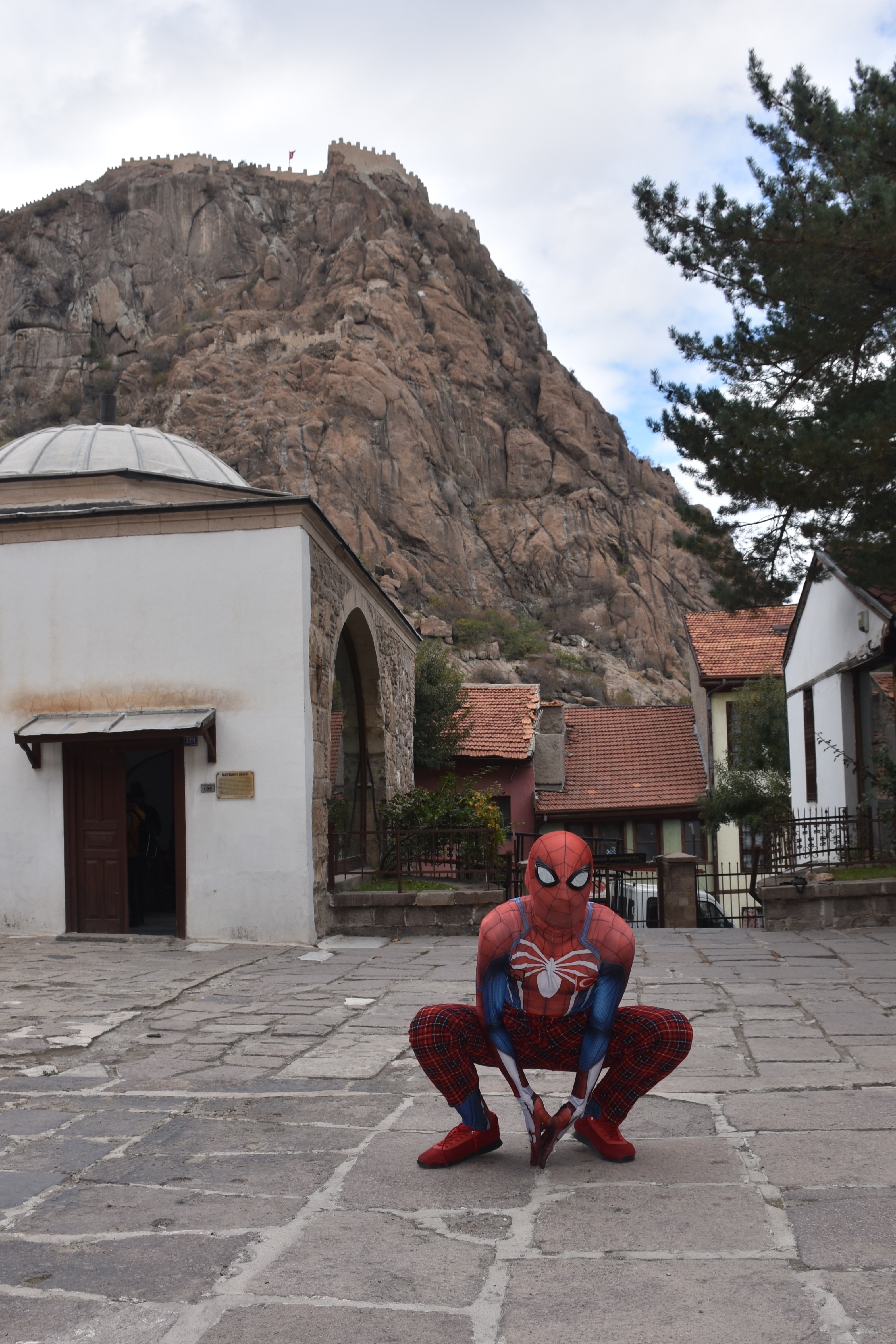 "Örümcek Adam" Afyonkarahisar'da çocuklarla buluştu