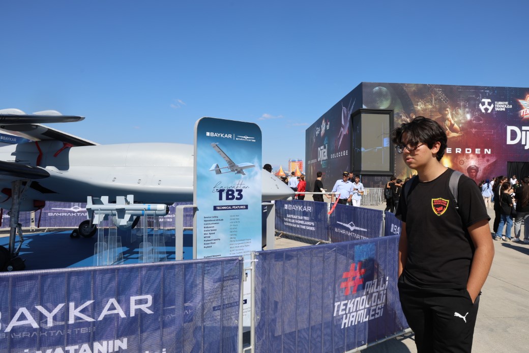 TEKNOFEST kapılarını açtı gençler teknolojiye akın etti