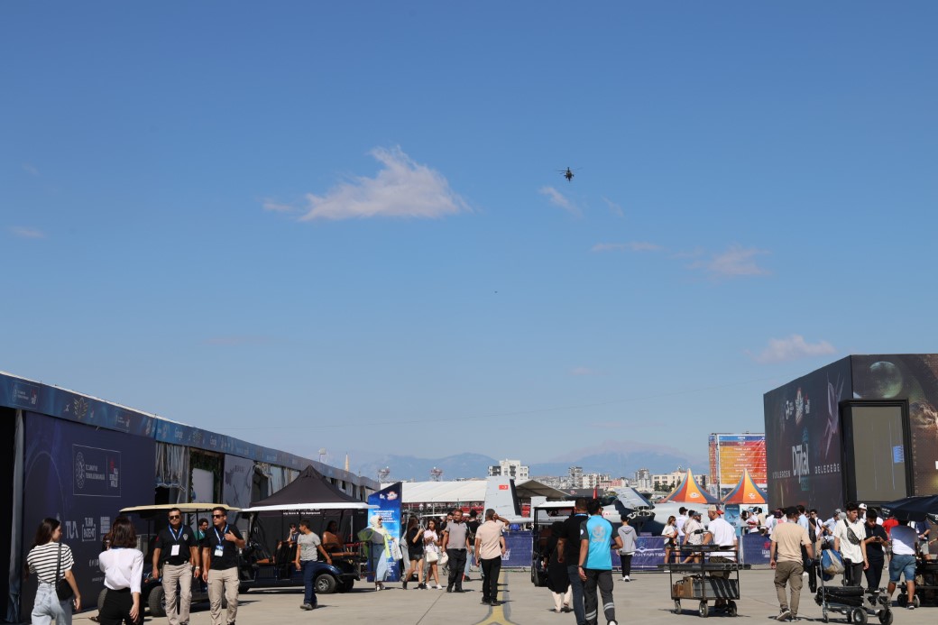 TEKNOFEST kapılarını açtı gençler teknolojiye akın etti
