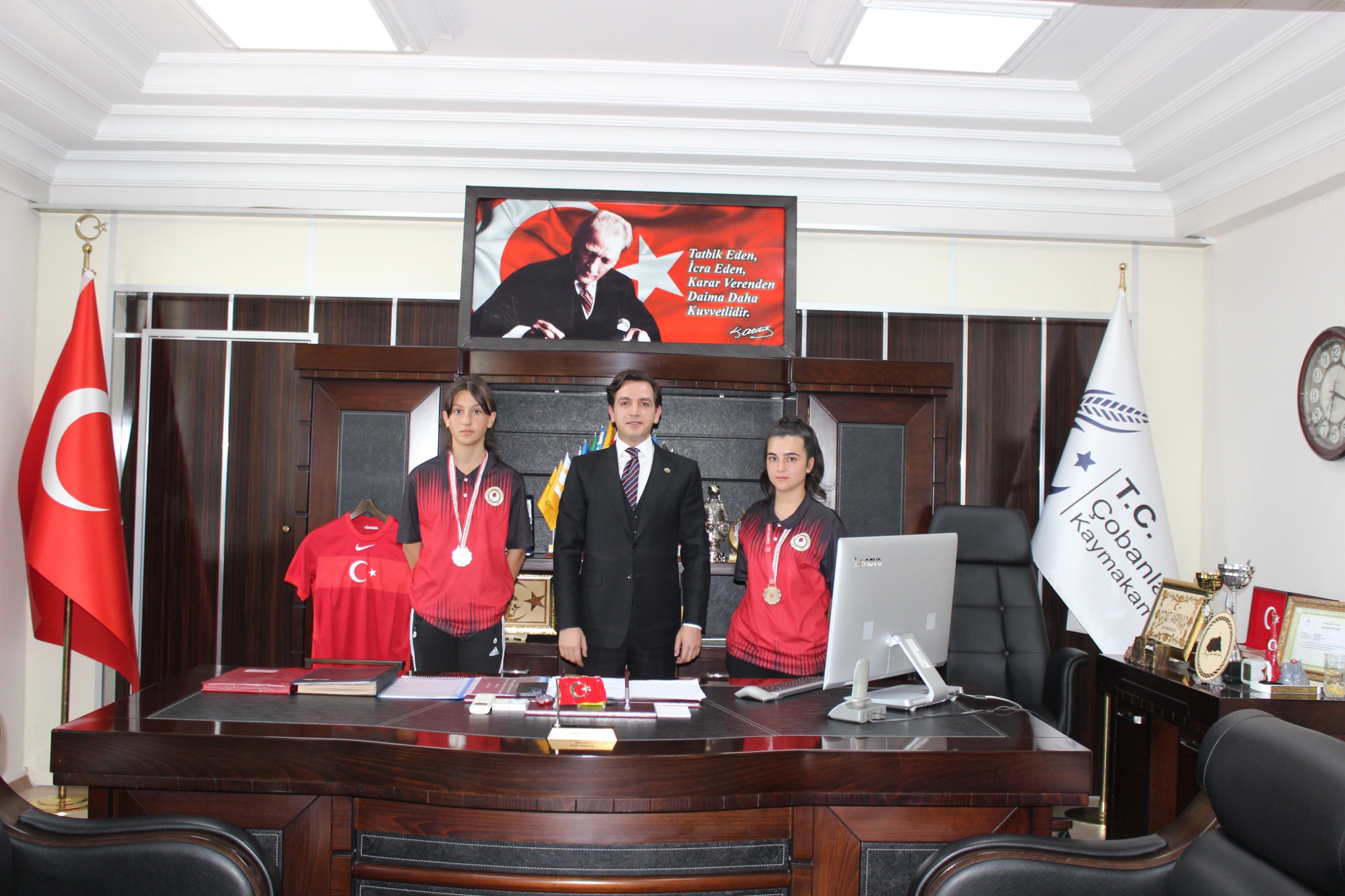 Kaymakam Akpınar, Başarılı Masa Tenisi Sporcularını Tebrik Etti!