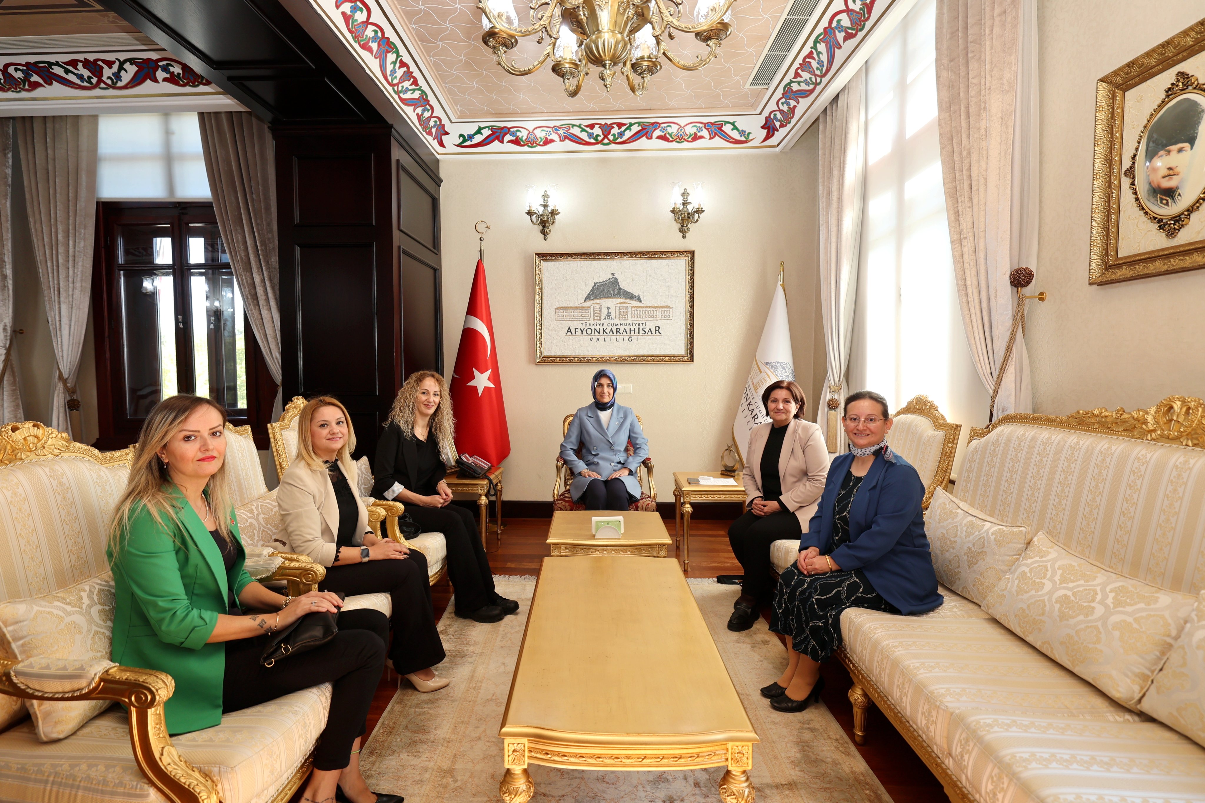 VALİ YİĞİTBAŞI CHP KADIN KOLLARI BAŞKANINI MAKAMINDA AĞIRLADI