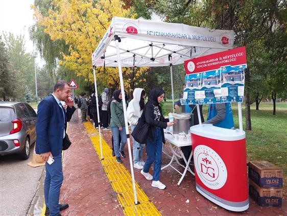 Müftülük üniversite öğrencilerine yönelik karşılama tanıtım ve kitap standı açtı