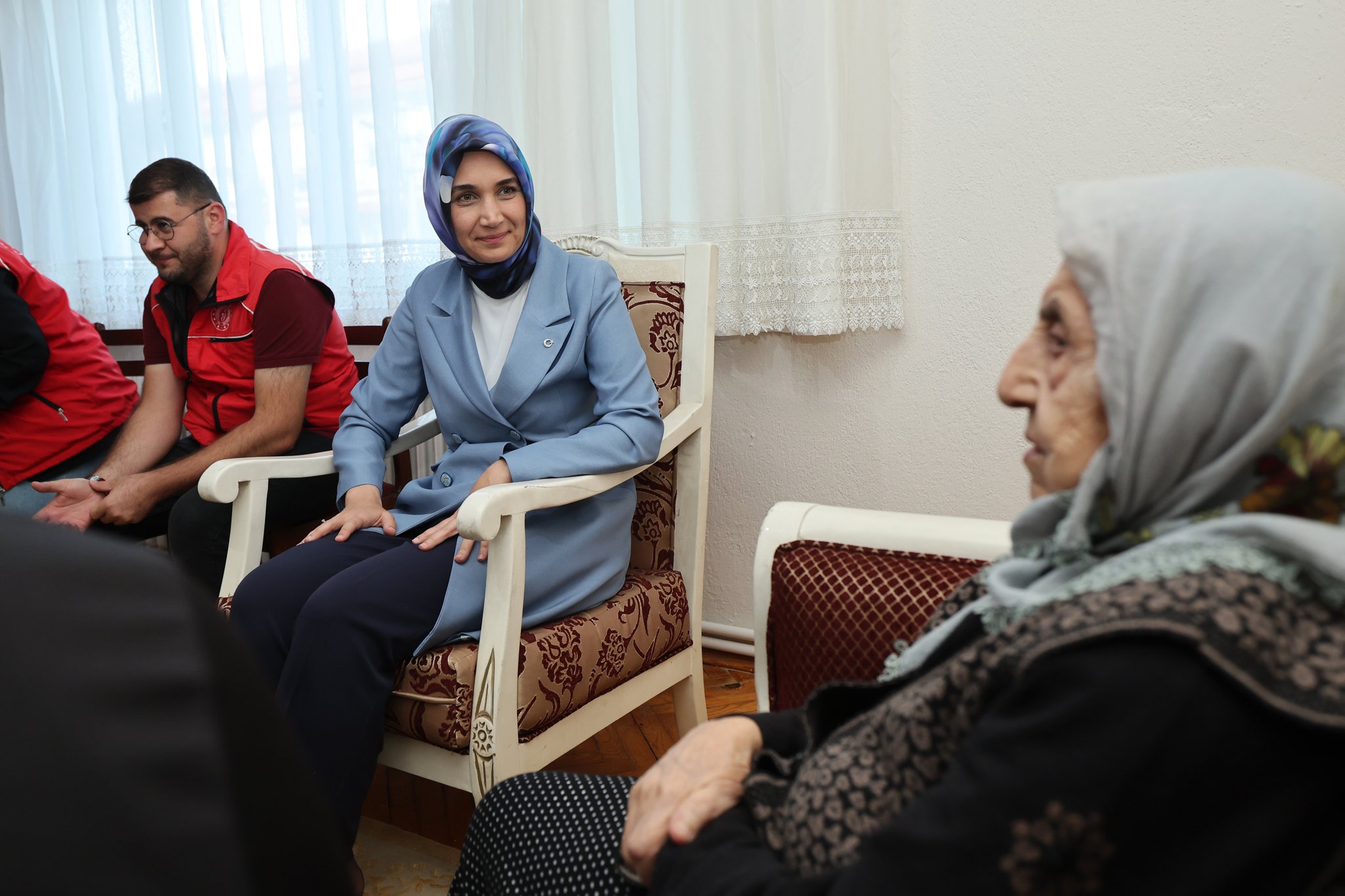 VALİ YİĞİTBAŞI 100 YAŞINDAKİ ŞÜKRİYE BİNBAŞ’I ZİYARET ETTİ