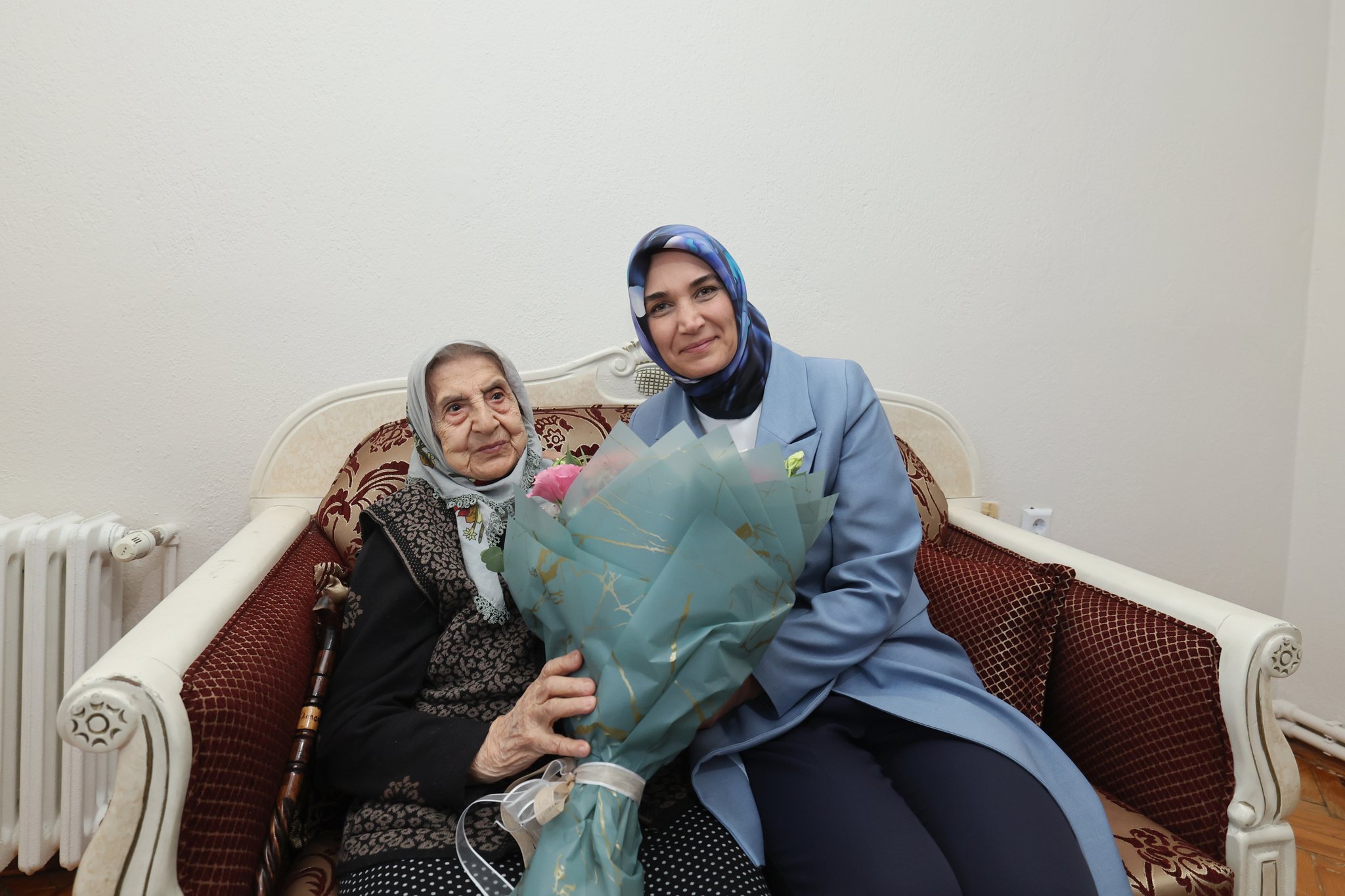 VALİ YİĞİTBAŞI 100 YAŞINDAKİ ŞÜKRİYE BİNBAŞ’I ZİYARET ETTİ