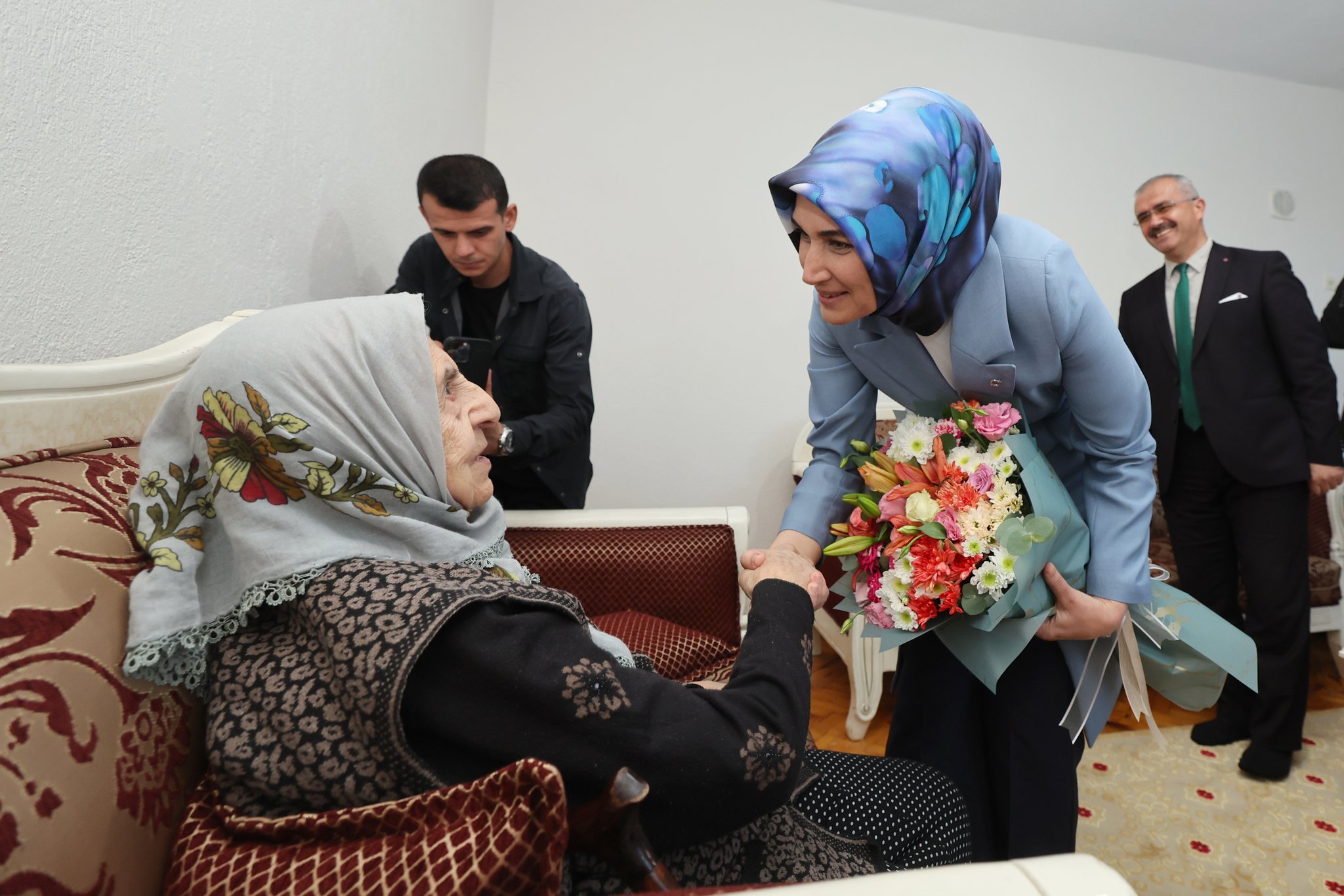 VALİ YİĞİTBAŞI 100 YAŞINDAKİ ŞÜKRİYE BİNBAŞ’I ZİYARET ETTİ