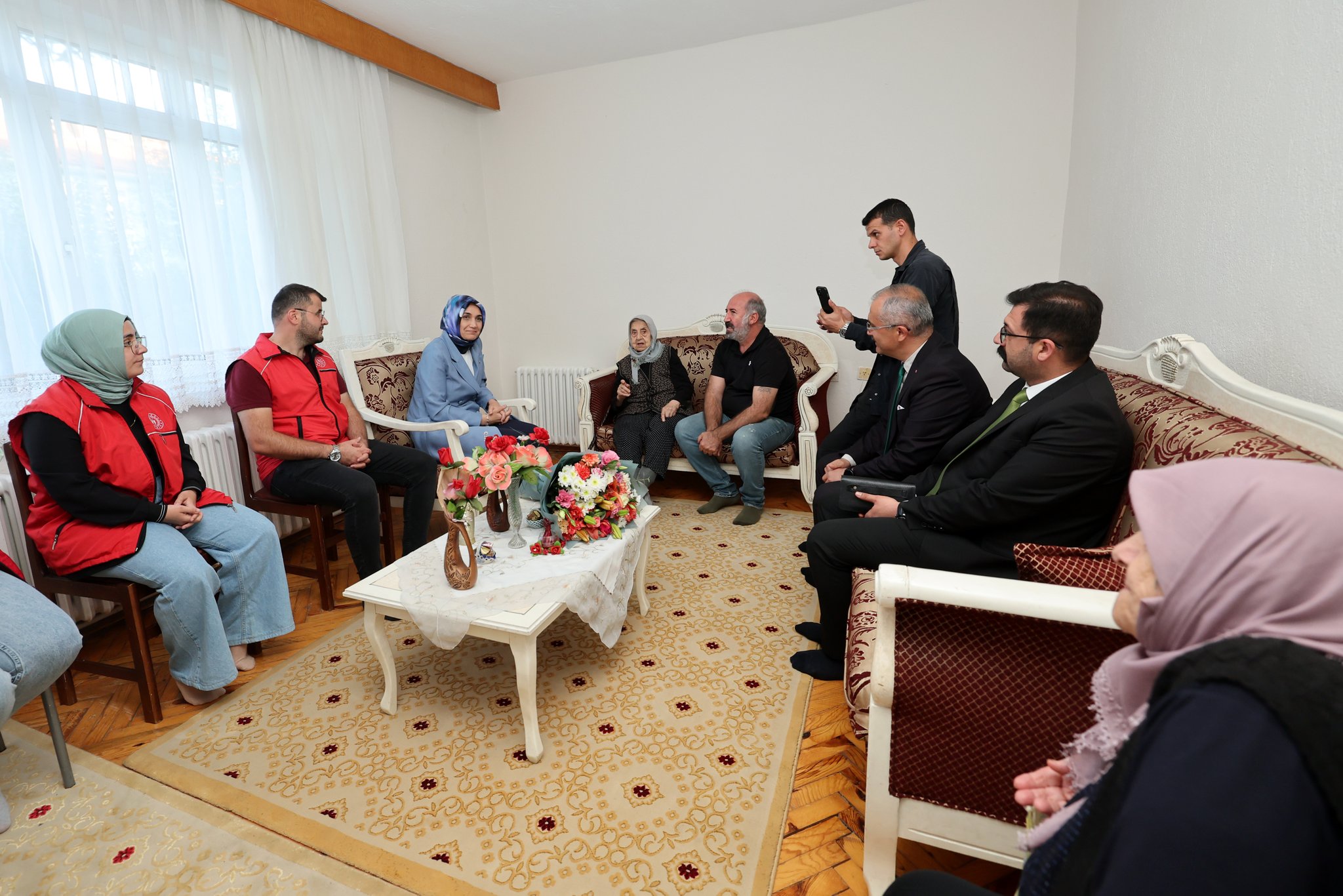 VALİ YİĞİTBAŞI 100 YAŞINDAKİ ŞÜKRİYE BİNBAŞ’I ZİYARET ETTİ