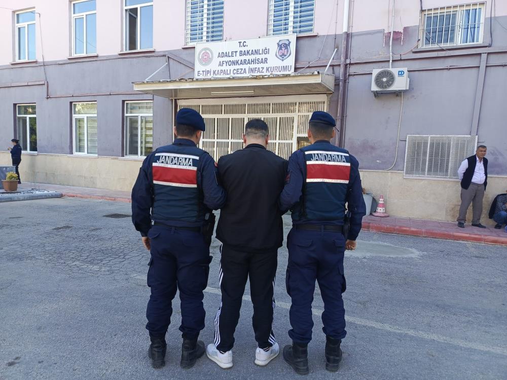 16 yıl 4 ay 25 gün hapis cezasıyla aranıyordu: Aranması olan şahsı jandarma yakaladı