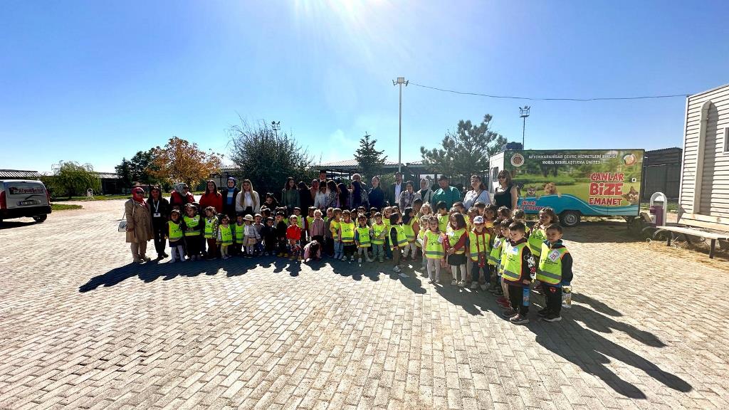 MİNİK ATOM KARINCALARDAN HAYVAN BARINAĞI ZİYARETİ