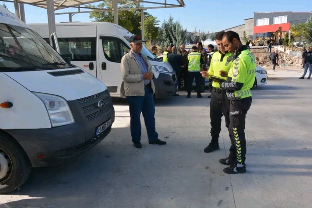 OKUL SERVİSLERİNE YÖNELİK GÜVENLİK DENETİMLERİ GERÇEKLEŞTİRİLDİ