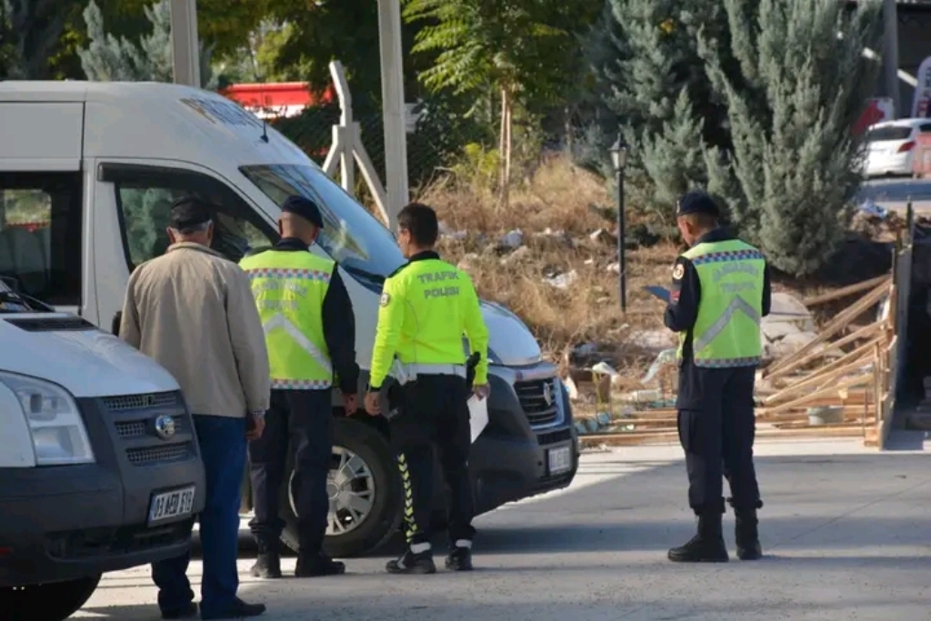 OKUL SERVİSLERİNE YÖNELİK GÜVENLİK DENETİMLERİ GERÇEKLEŞTİRİLDİ