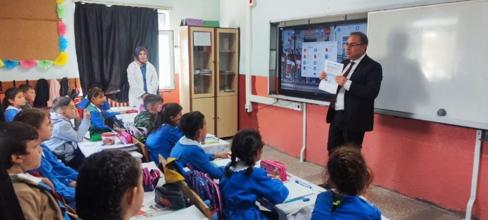 ÖĞRENCİLER T.C. KİMLİK KARTINI TANIDI