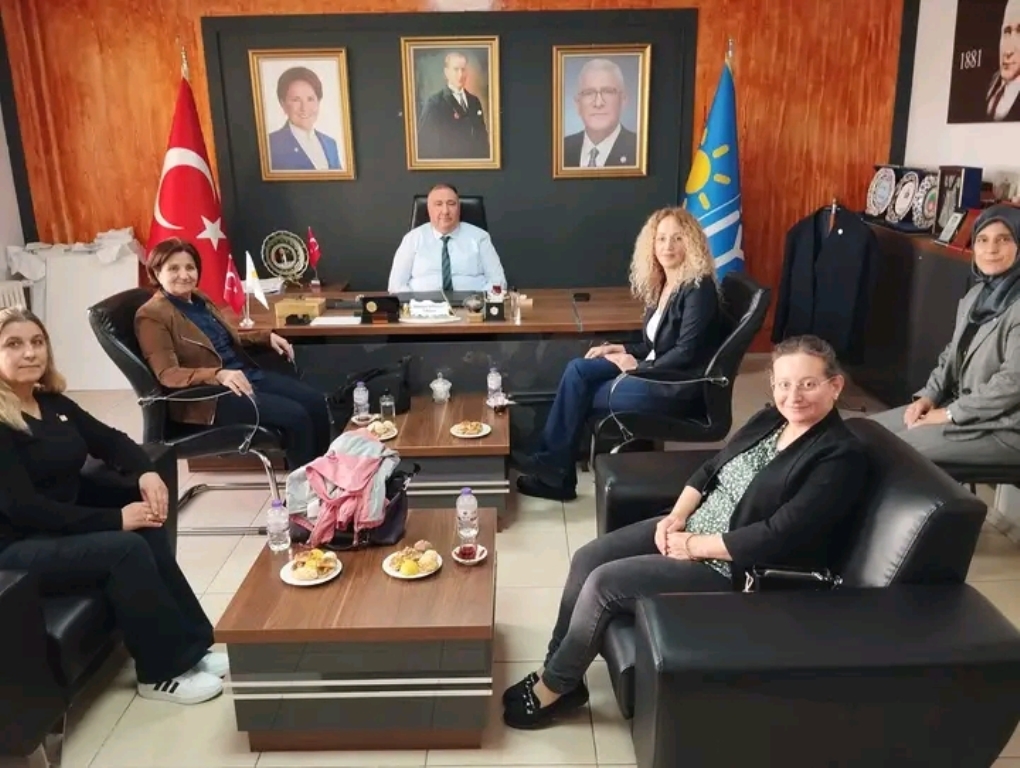 CHP KADIN KOLLARI, İYİ PARTİ'Yİ ZİYARET ETTİ