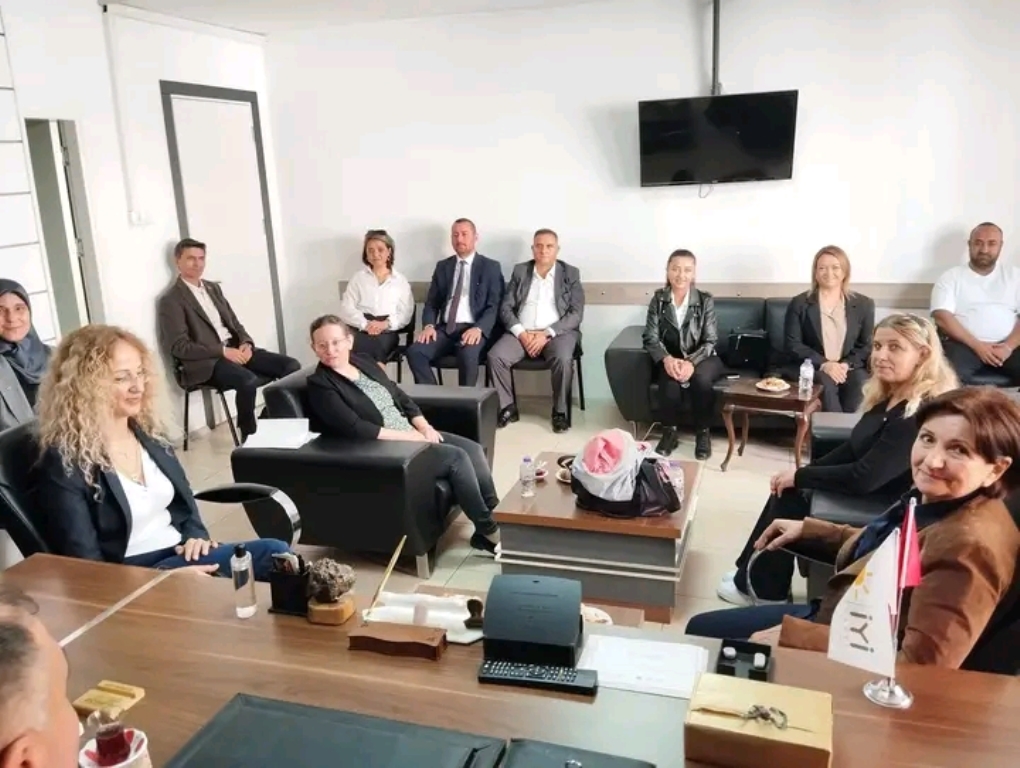 CHP KADIN KOLLARI, İYİ PARTİ'Yİ ZİYARET ETTİ