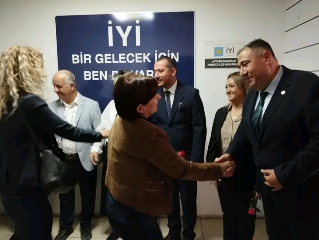 CHP KADIN KOLLARI, İYİ PARTİ'Yİ ZİYARET ETTİ