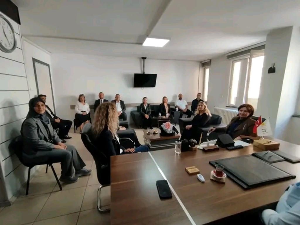 CHP KADIN KOLLARI, İYİ PARTİ'Yİ ZİYARET ETTİ