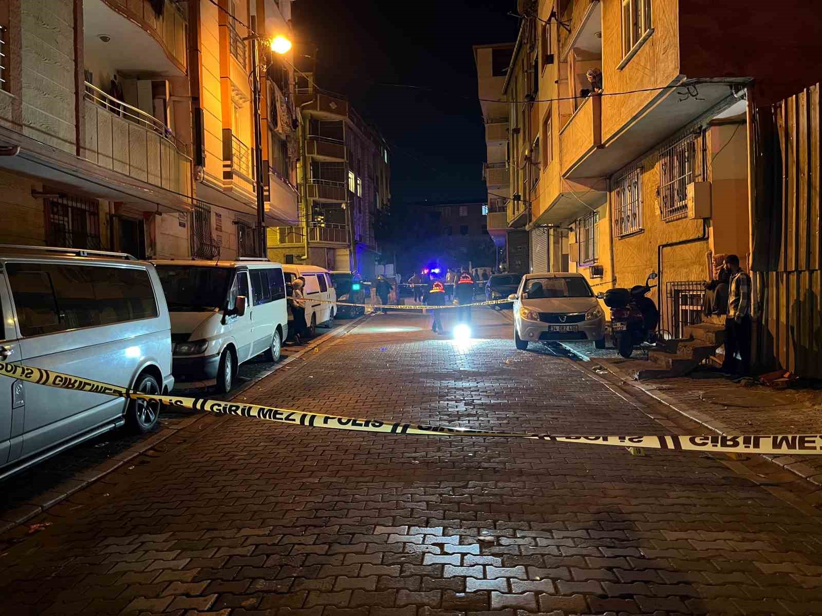 İki Aile Arasında Çıkan Kavgada Silahlar Konuştu: 3 Yaralı