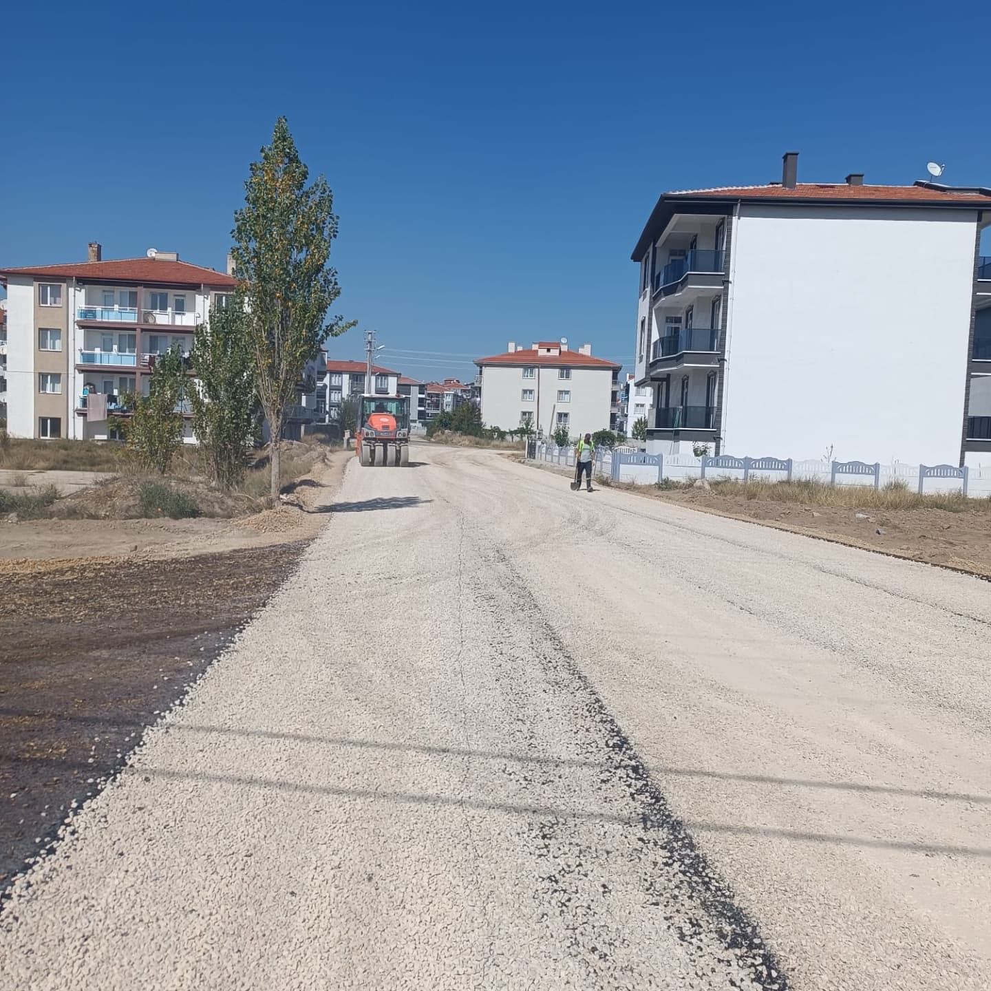 AFYONKARAHİSAR’DA MAHALLELERDE ASFALT ÇALIŞMALARI DEVAM EDİYOR!
