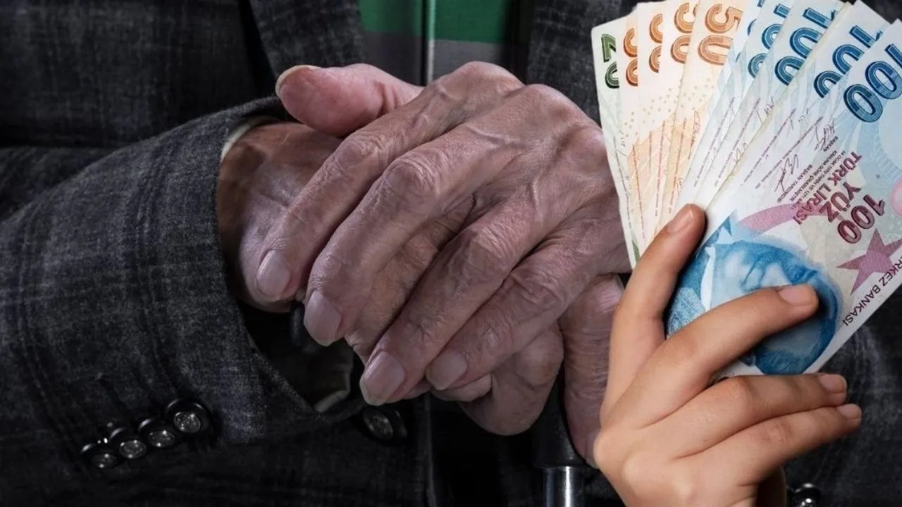 Paralar hesaplara geçiyor! Bakan Göktaş: Ekim ayı yaşlı ve engelli aylıkları yatırıldı