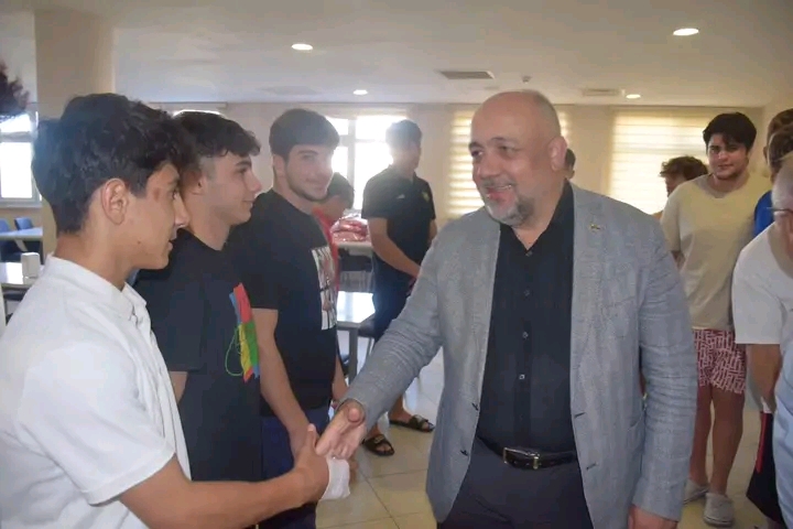 Müdür Kasapoğlu'ndan SEM Öğrencilerine Yeni Eğitim Yılı Kutlaması