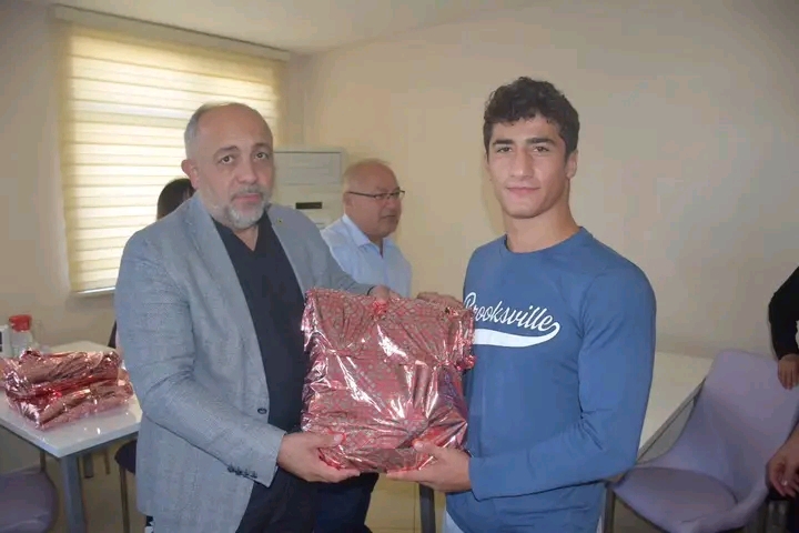 Müdür Kasapoğlu'ndan SEM Öğrencilerine Yeni Eğitim Yılı Kutlaması