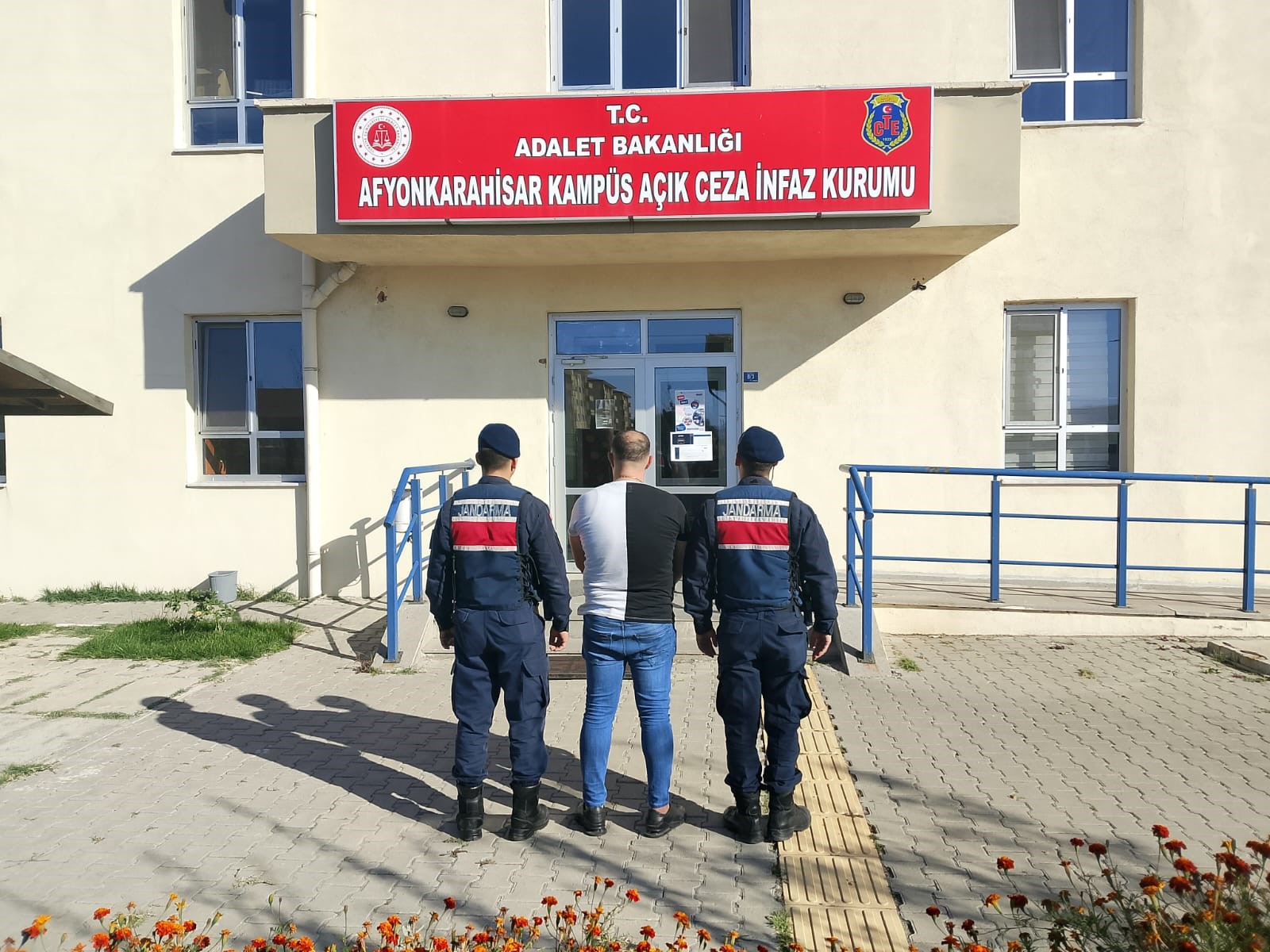 6 Yıl 3 Ay Hapis Cezası İle Aranan Şahıs Salar'da Yakalandı