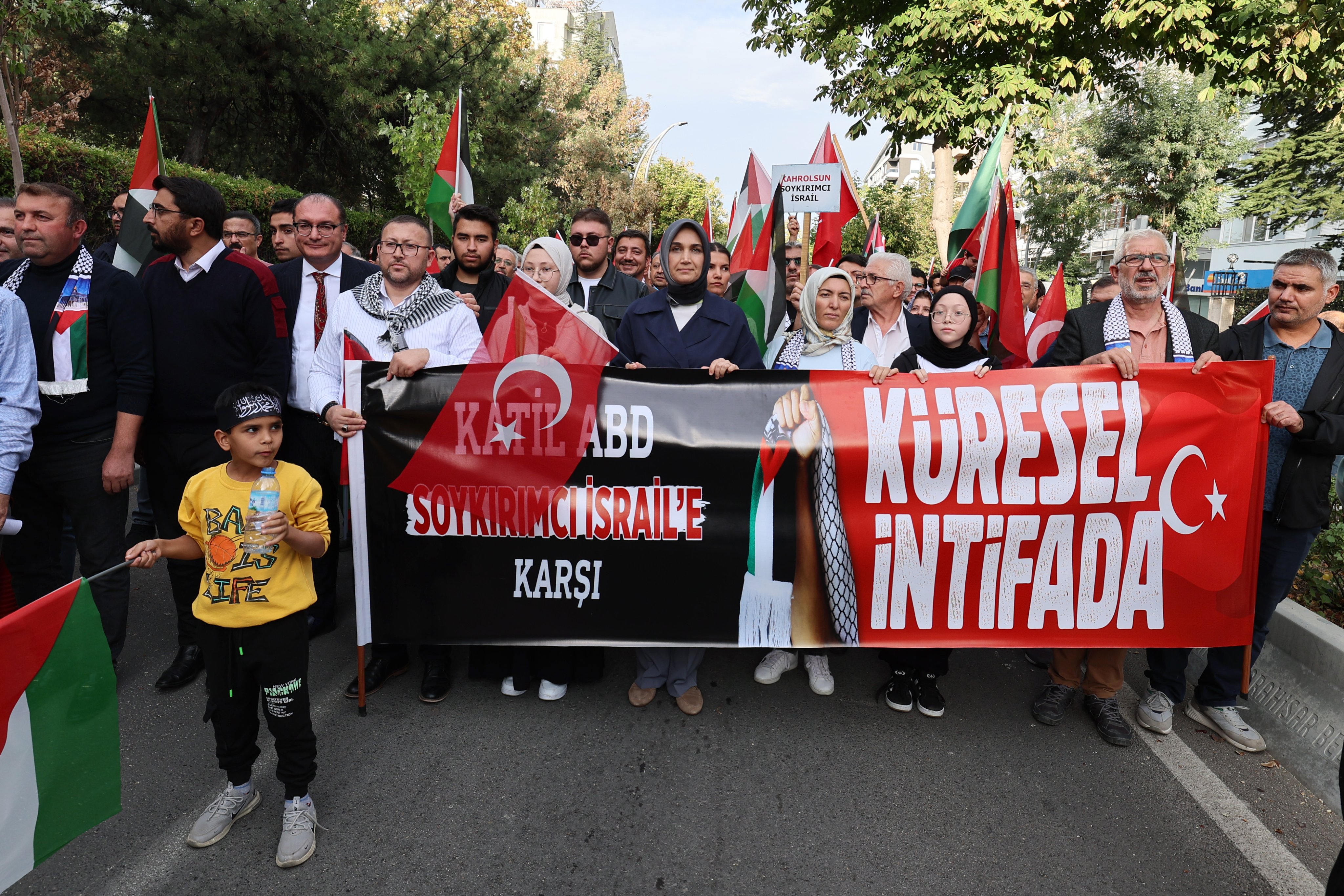 STK’LAR FİLİSTİN İÇİN YÜRÜDÜ VALİ YİĞİTBAŞI DA İŞTİRAK ETTİ