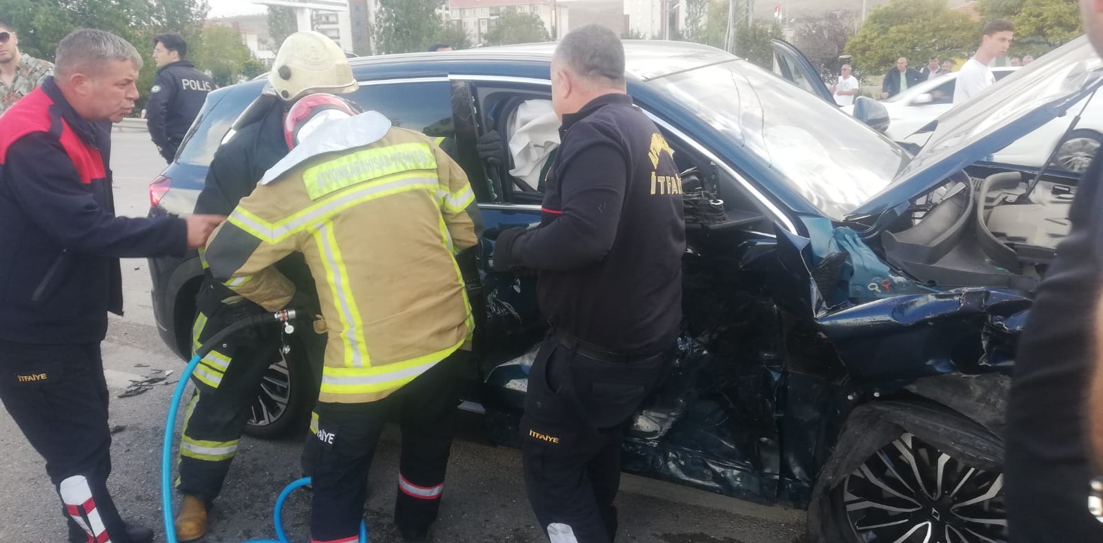 TRAKTÖR İLE SUV MODEL ARAÇ ÇARPIŞTI