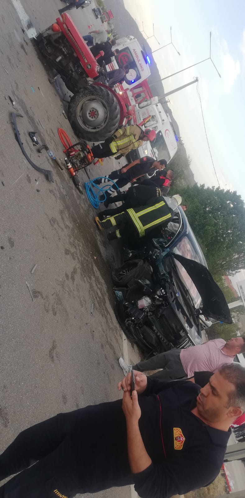 TRAKTÖR İLE SUV MODEL ARAÇ ÇARPIŞTI