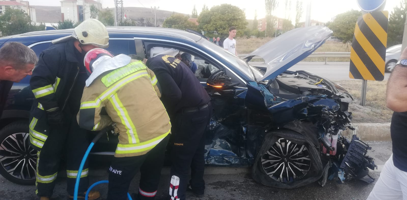 TRAKTÖR İLE SUV MODEL ARAÇ ÇARPIŞTI