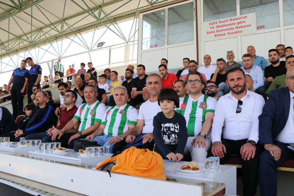 DİNAR BELEDİYESPOR'DAN İLK MAÇINDA BOL GOLLÜ GALİBİYET
