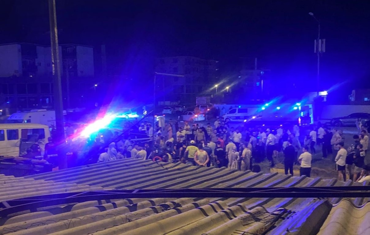 DÜĞÜN DÖNÜŞÜ FECİ KAZA: MİNİBÜS İLE OTOMOBİL ÇARPIŞTI 22 YARALI
