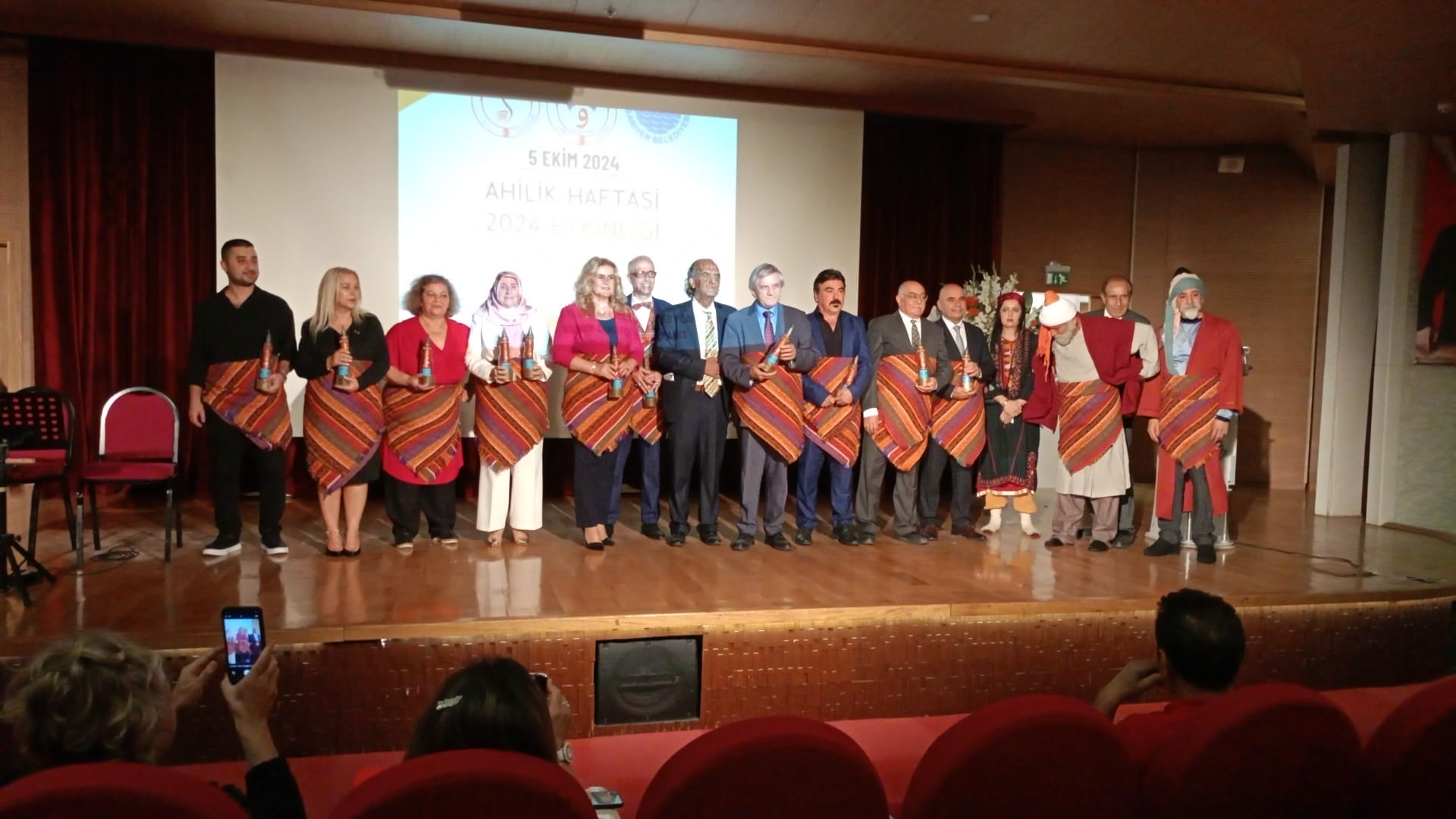 YILIN BEKTAŞİSİ ÖDÜLÜ MÜJDAT KAYAYERLİ'YE VERİLDİ