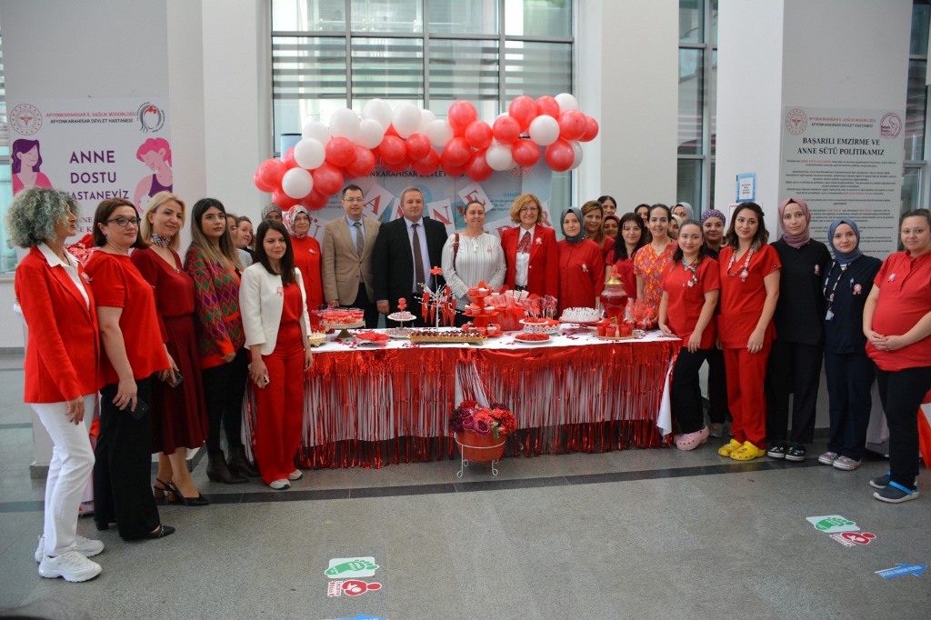 DEVLET HASTANESİ'NDE "DÜNYA EMZİRME HAFTASI"NA ÖZEL FARKINDALIK ETKİNLİKLERİ GERÇEKLEŞTİ