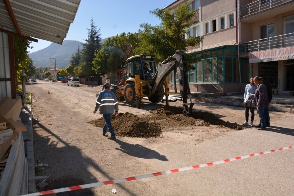 TATARLI'DA İÇME SUYU HATTI YENİLEME ÇALIŞMALARI BAŞLADI