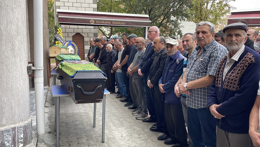AFYON'DAKİ TRAFİK KAZASINDA ÖLEN 3 KİŞİ SON YOLCULUKLARINA UĞURLANDI